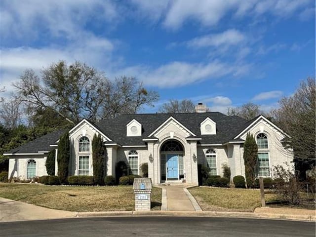 2300 Pinehurst Cv