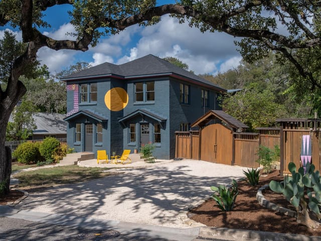 2300 Rae Dell Ave