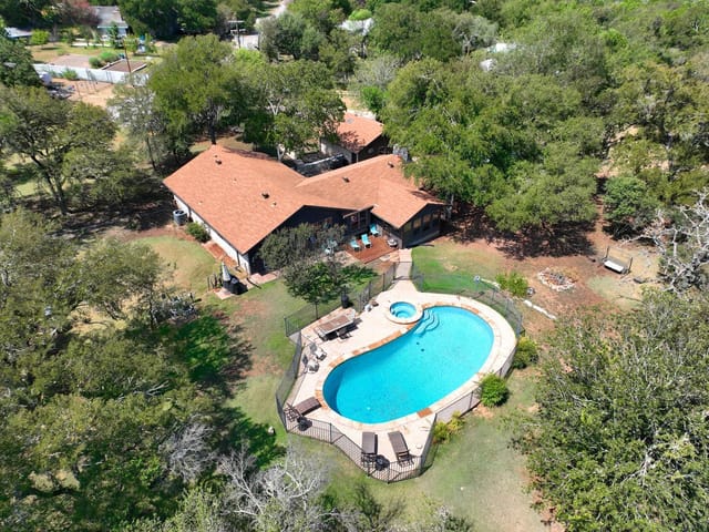 2300 Robin RD
