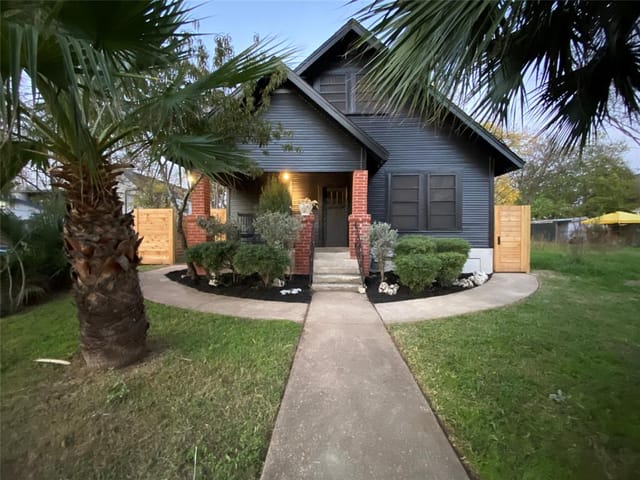 2300 Santa Rosa St