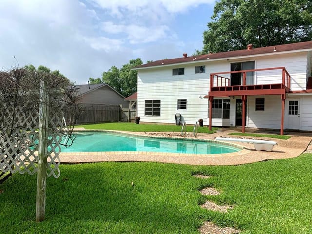 2300 Southern Oaks Dr