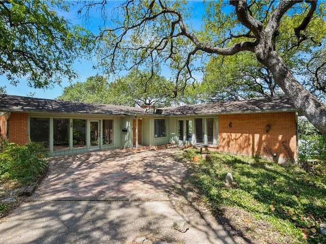 2300 Spring Creek DR