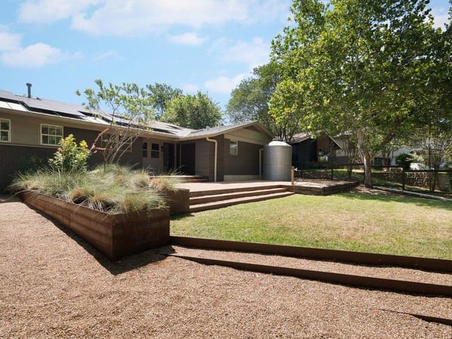 2301 Alta Vista Ave