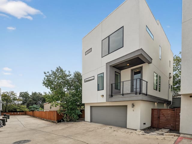 2301 Bluebonnet LN Unit #5