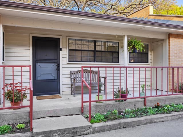 2301 Lawnmont Ave Unit #1