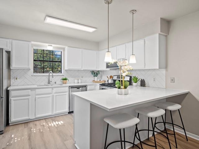 2301 Lawnmont Ave Unit #11