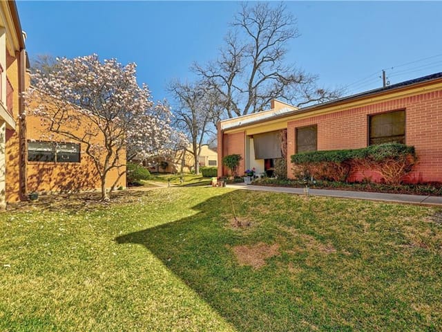 2301 Lawnmont Ave Unit #13
