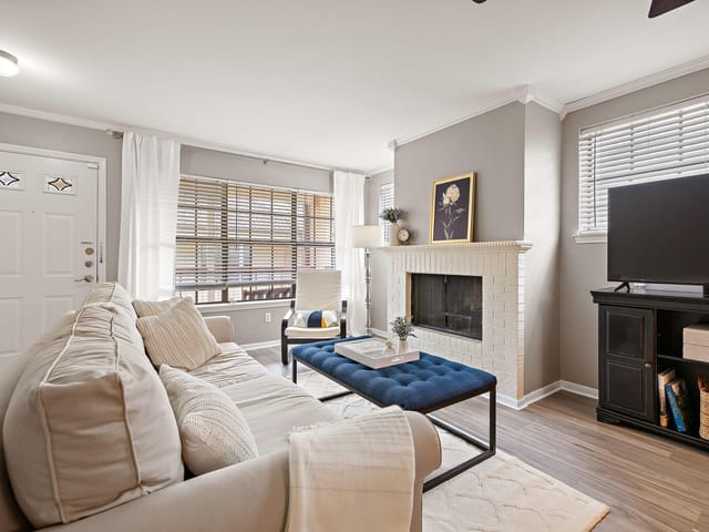 2301 Lawnmont Ave Unit #16