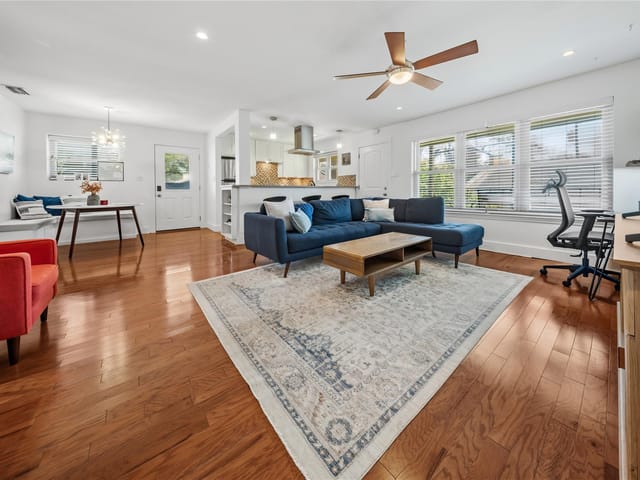 2301 Lawnmont Ave Unit #8