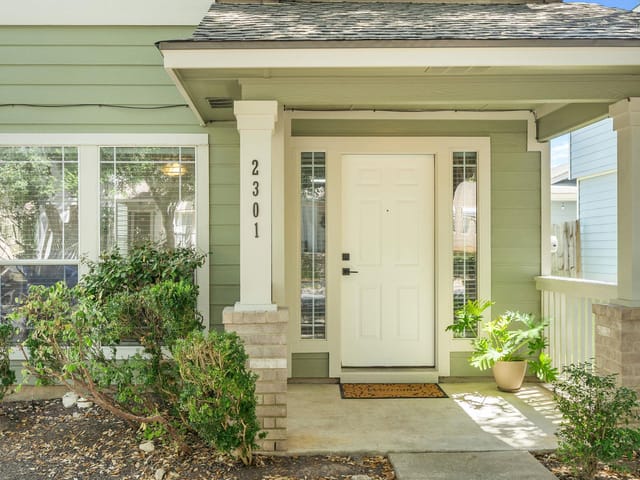 2301 Melissa Oaks LN
