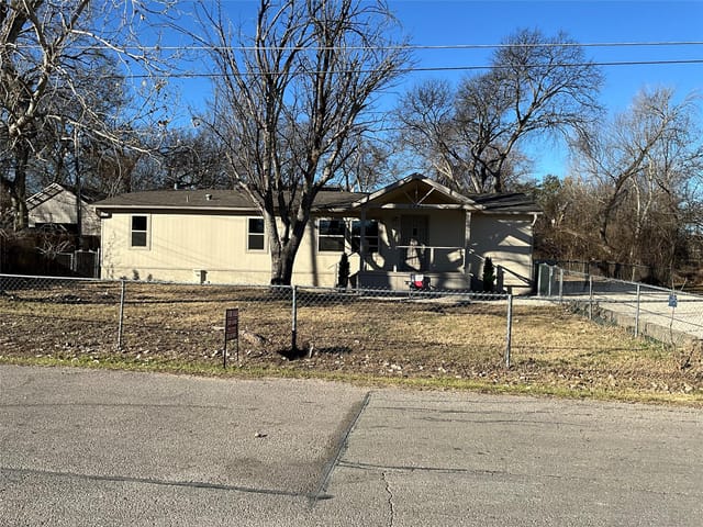 2301 Sumac Ln