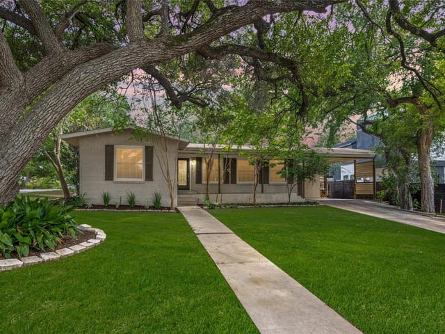 2301 Westworth Cir