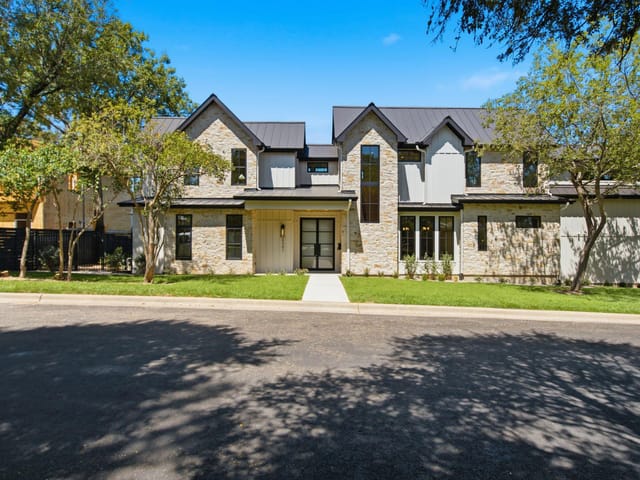 2301 Westworth CIR