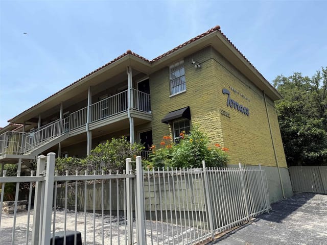 2302 East Side Dr Unit #1