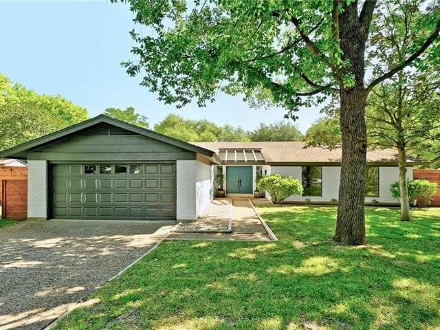 2302 Lancaster Dr