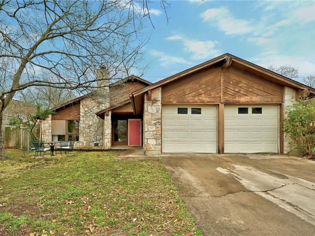 2302 Stone River Dr