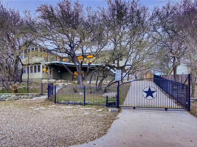 2303 Bahama Rd