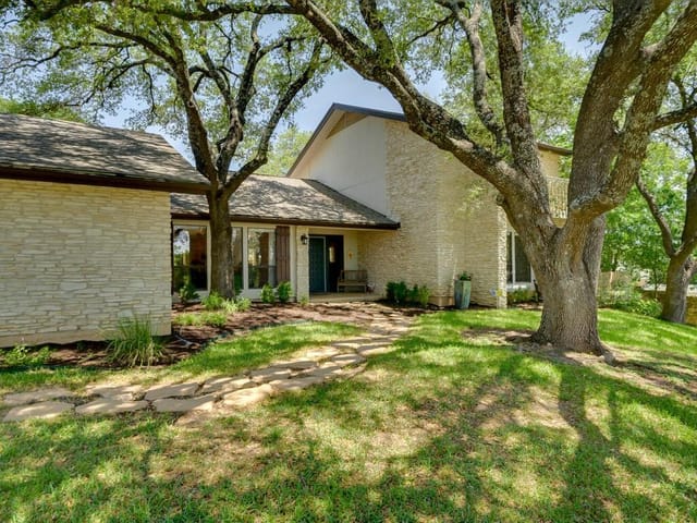 2303 Cypress Pt W