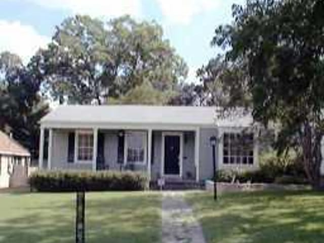 2303 HORN LN