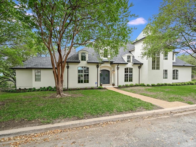 2304 Camino Alto