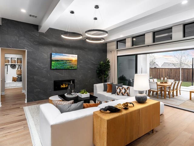 2304 Fawn Creek Crk