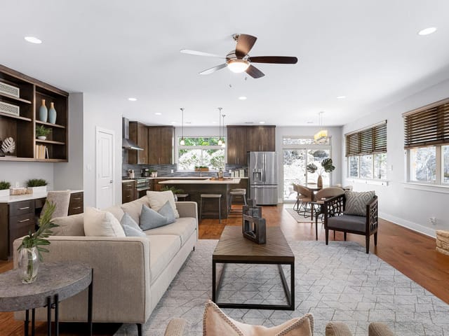 2304 Fortune Dr