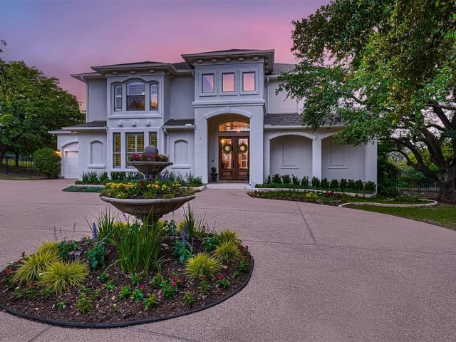 2304 N Cuernavaca DR