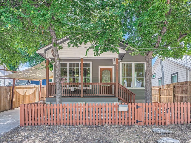 2304 Santa Maria St