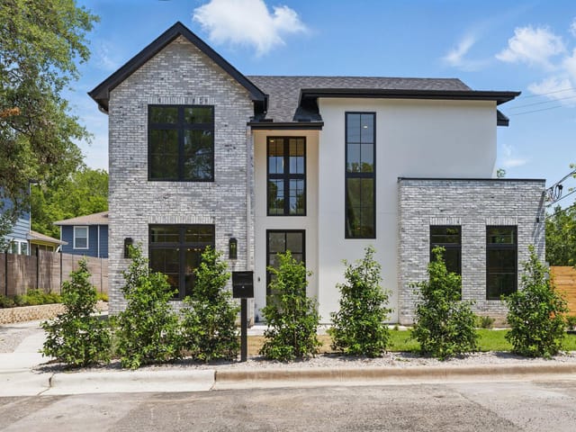 2304 W 8th