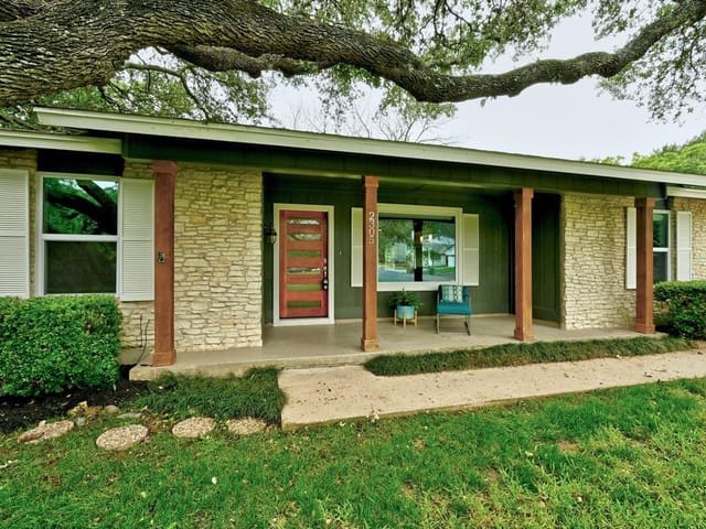2305 Burly Oak Dr