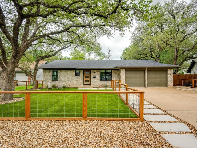 2305 Falcon Hill DR