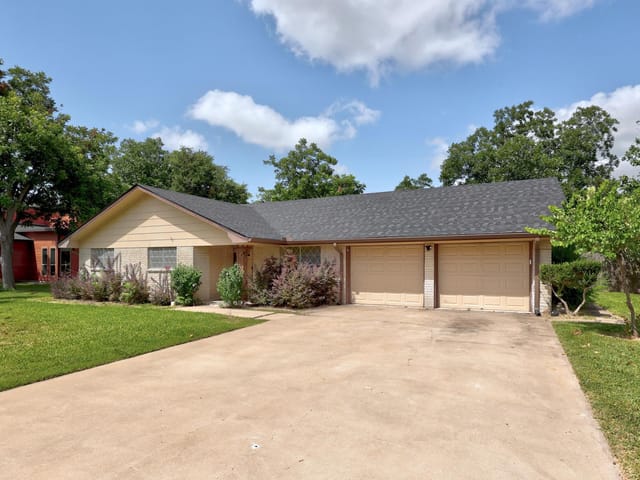 2305 Lathan LN