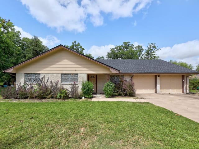2305 Lathan LN