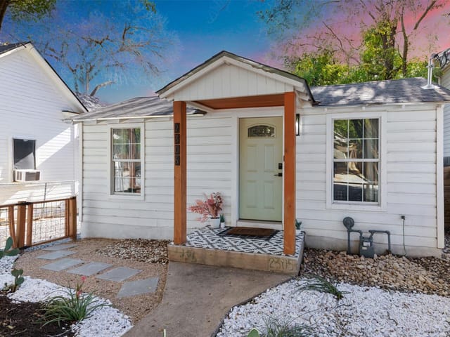 2305 Santa Maria St