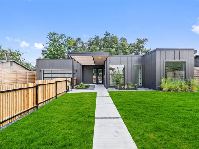 2305 Southern Oaks Dr