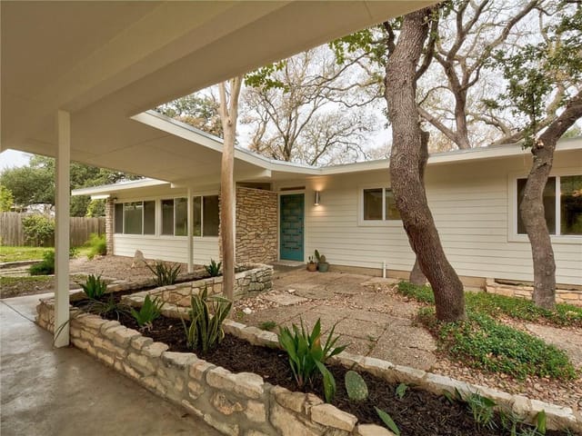 2305 Westworth Cir