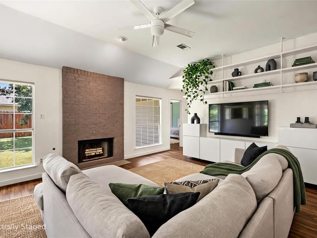 2305 Willow WAY