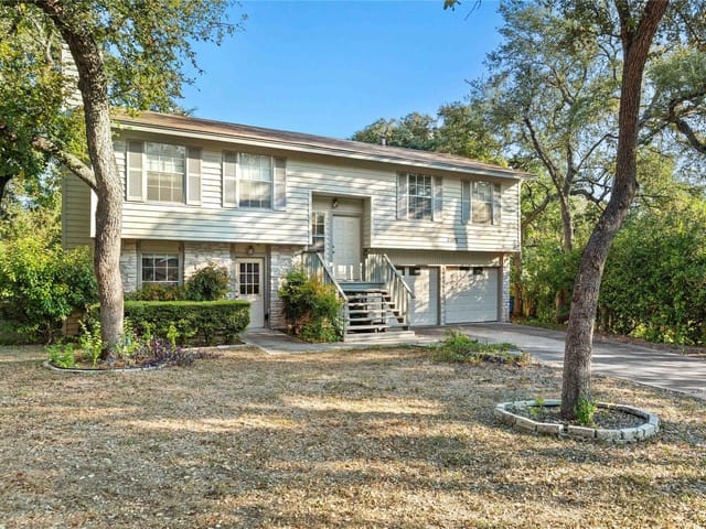 2306 Lear Ln
