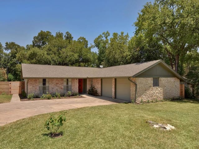 2306 Loyola Ln