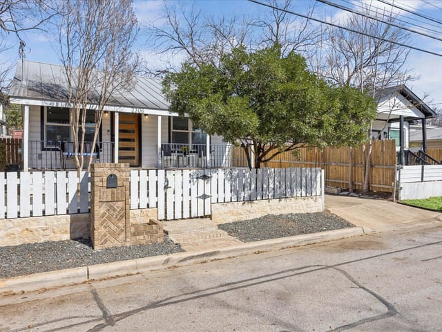 2306 Santa Maria St