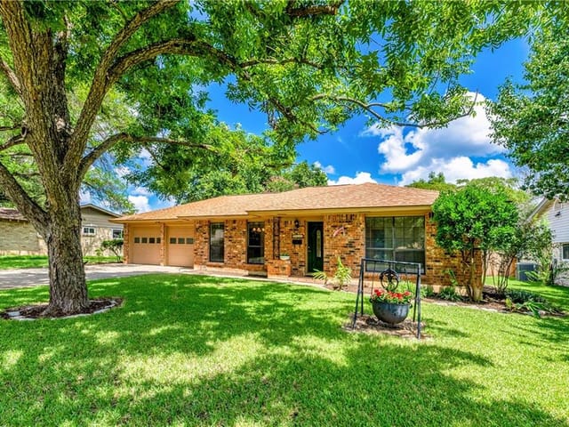 2306 Village Cir