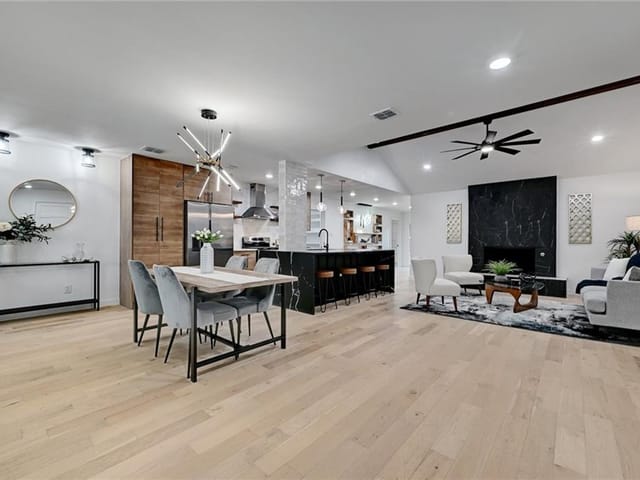 2306 Village Cir