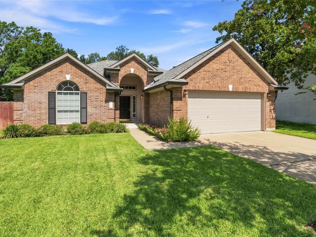2307 Loquat LN