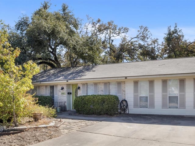 2307 Mimosa Dr