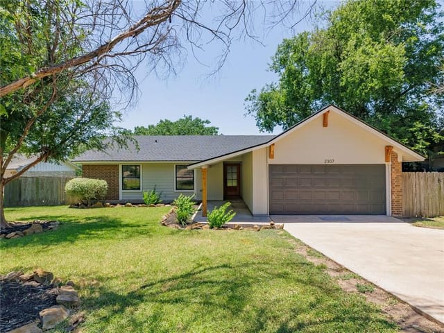 2307 Sheri Oak Ln