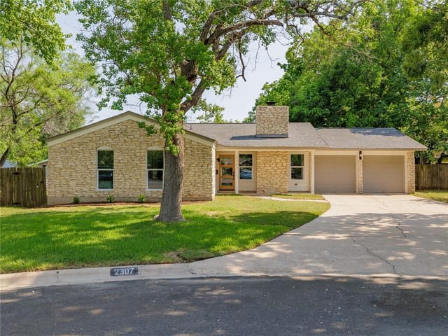 2307 Village Way Dr