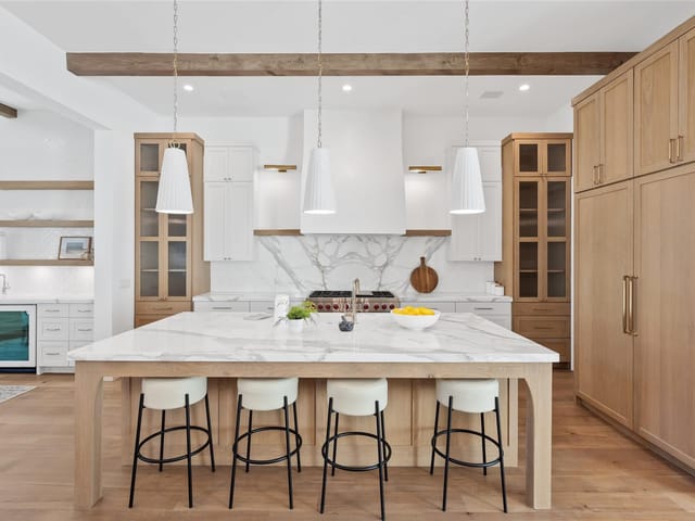2307 W 12th ST