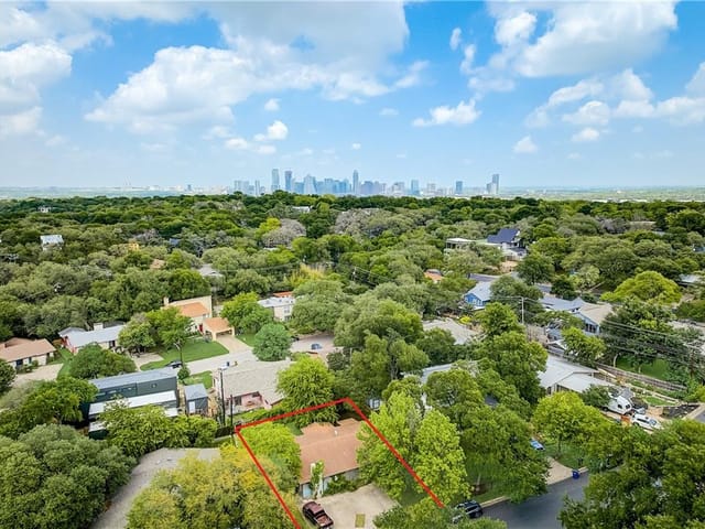 2308 La Casa DR