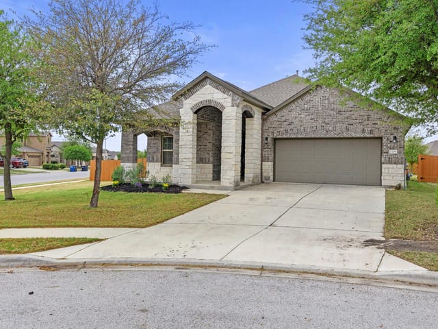 2309 Lyla LN