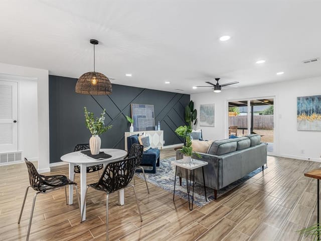 2309 Southern Oaks Dr